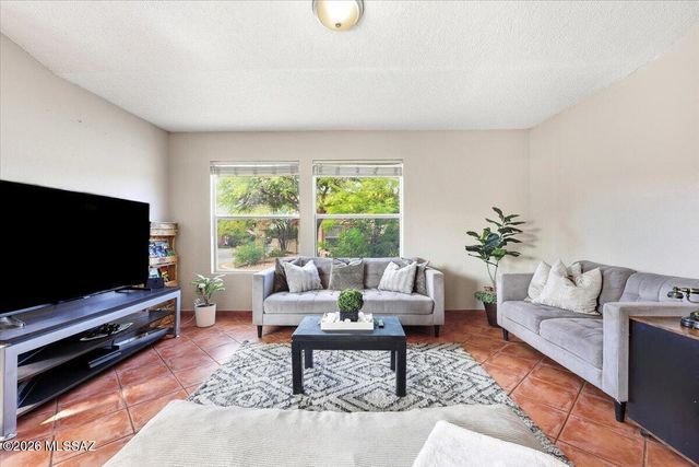 9920 N Outlaw Trail, Tucson, AZ 85742