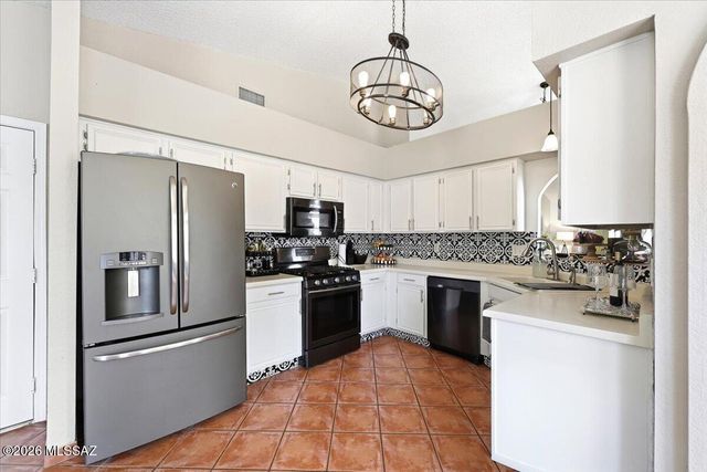 9920 N Outlaw Trail, Tucson, AZ 85742