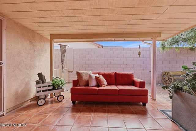 9920 N Outlaw Trail, Tucson, AZ 85742