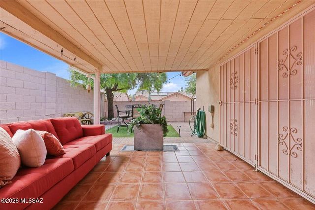 9920 N Outlaw Trail, Tucson, AZ 85742