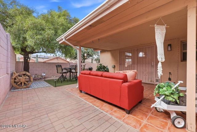 9920 N Outlaw Trail, Tucson, AZ 85742