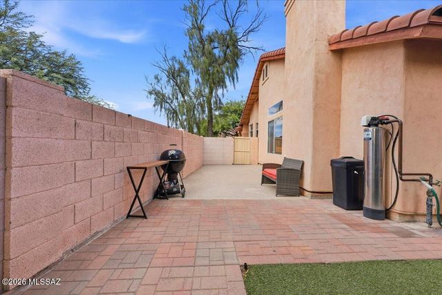 9920 N Outlaw Trail, Tucson, AZ 85742