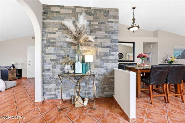 9920 N Outlaw Trail, Tucson, AZ 85742