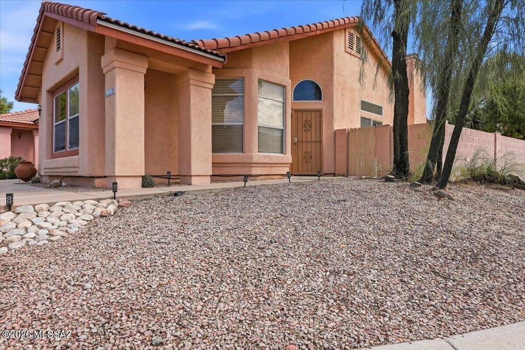 9920 N Outlaw Trail, Tucson, AZ 85742