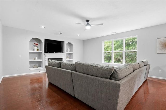 1328 Avington Glen Dr, Lawrenceville, GA 30045