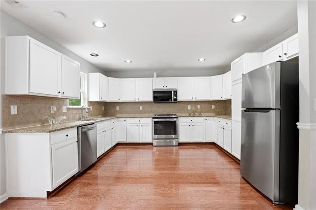 1328 Avington Glen Dr, Lawrenceville, GA 30045