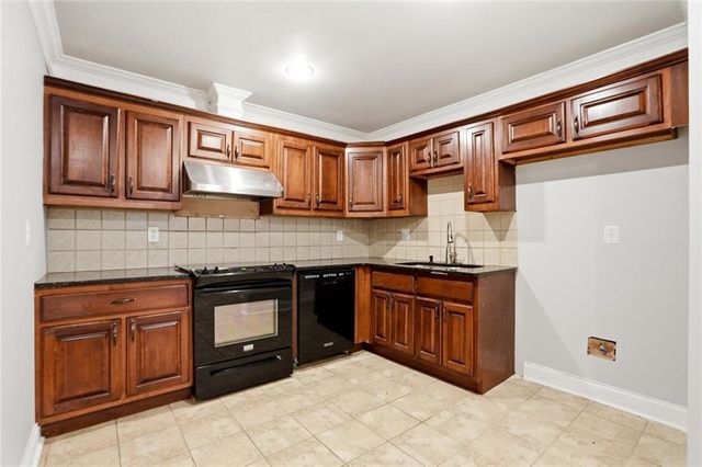 1328 Avington Glen Dr, Lawrenceville, GA 30045