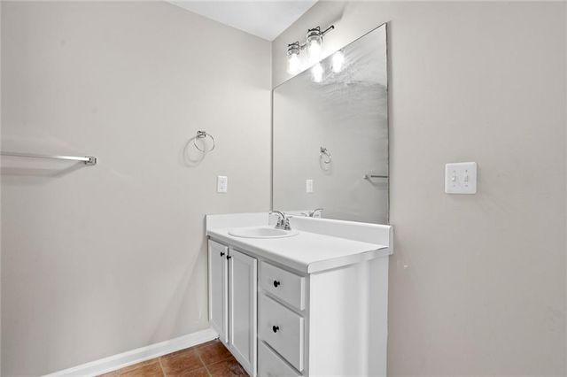 1328 Avington Glen Dr, Lawrenceville, GA 30045