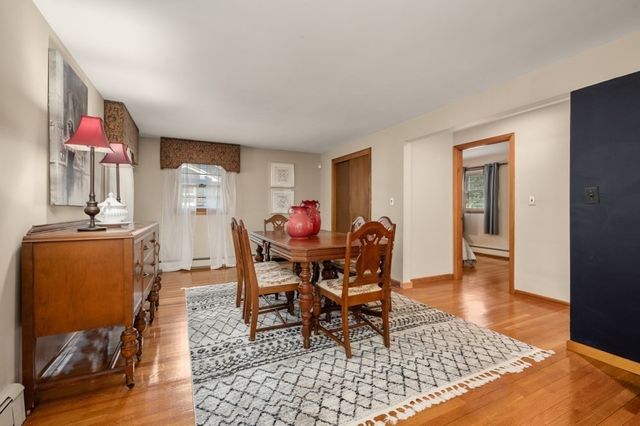 6 Ivy Ln, Reading, MA 01867