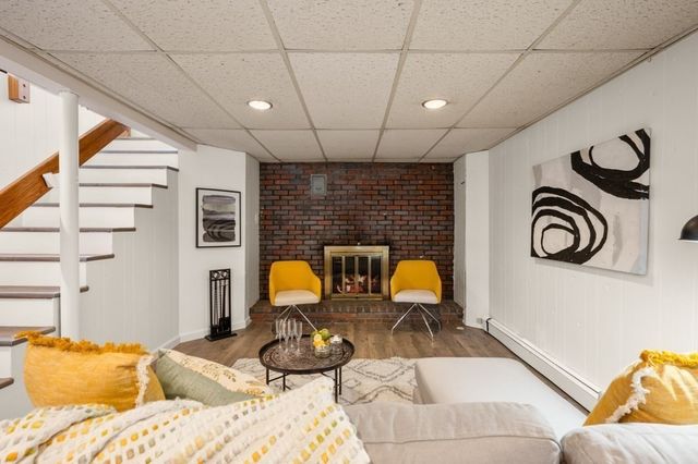 6 Ivy Ln, Reading, MA 01867