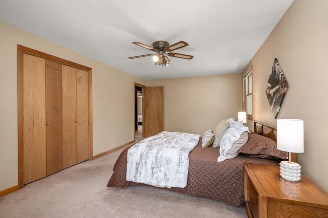 6 Ivy Ln, Reading, MA 01867