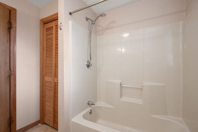 6 Ivy Ln, Reading, MA 01867