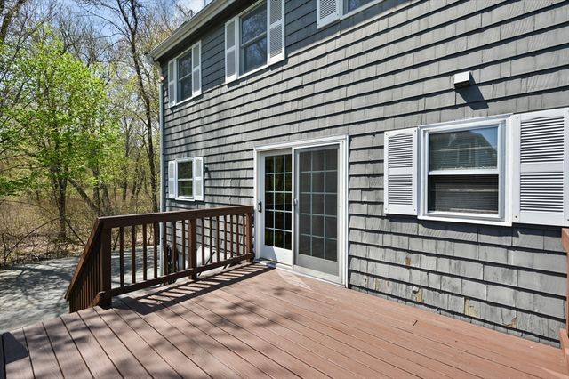 6 Ivy Ln, Reading, MA 01867