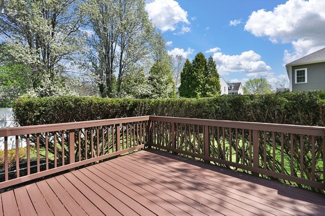 6 Ivy Ln, Reading, MA 01867