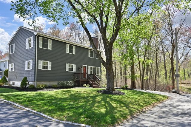 6 Ivy Ln, Reading, MA 01867