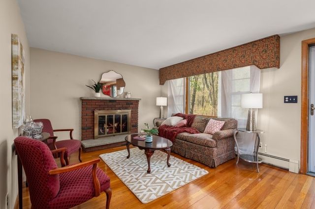 6 Ivy Ln, Reading, MA 01867