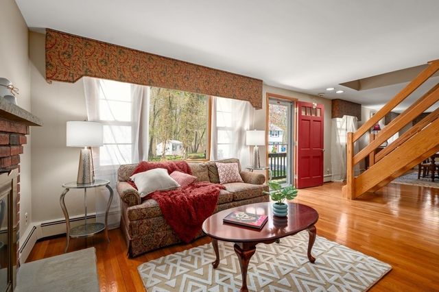 6 Ivy Ln, Reading, MA 01867