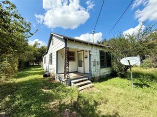 907 N Harrison Street, West, TX 76691