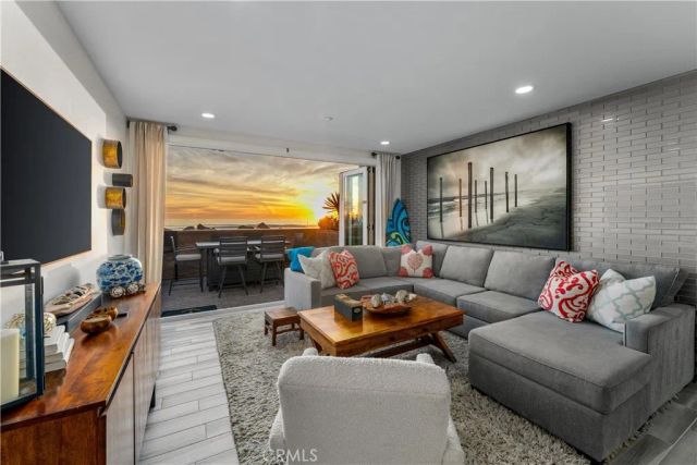 700 S The Strand 106, Oceanside, CA 92054