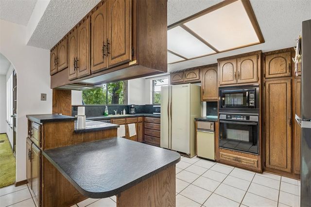 2009 Forest Road, Edmond, OK 73025