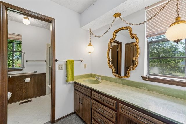 2009 Forest Road, Edmond, OK 73025