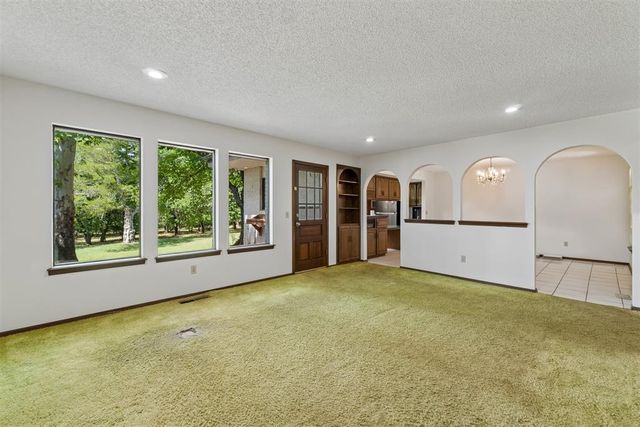 2009 Forest Road, Edmond, OK 73025