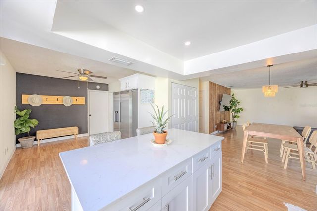 10002 OAKENGATE PLACE, Tampa, FL 33624