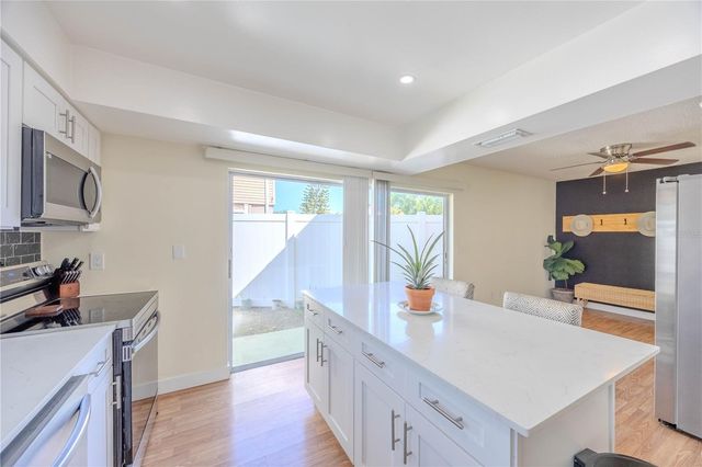 10002 OAKENGATE PLACE, Tampa, FL 33624