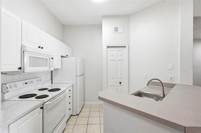 18106 PEREGRINES PERCH PLACE 5302, Lutz, FL 33558