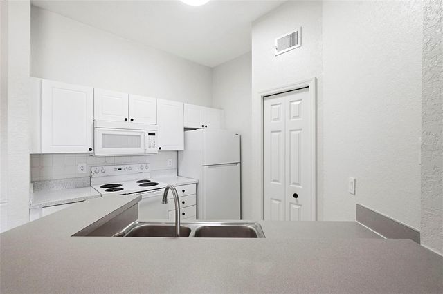 18106 PEREGRINES PERCH PLACE 5302, Lutz, FL 33558