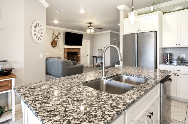 1807 E Endura Park Drive, Siloam Springs, AR 72761