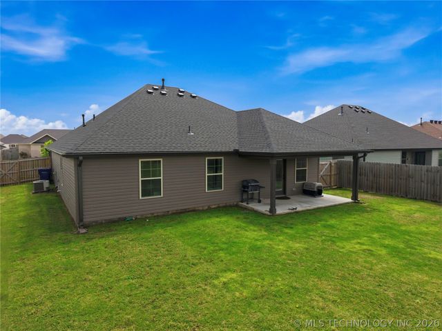1807 E Endura Park Drive, Siloam Springs, AR 72761