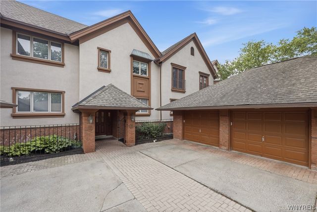 182 Castlebrooke Lane, Amherst, NY 14221
