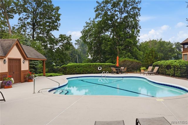 182 Castlebrooke Lane, Amherst, NY 14221