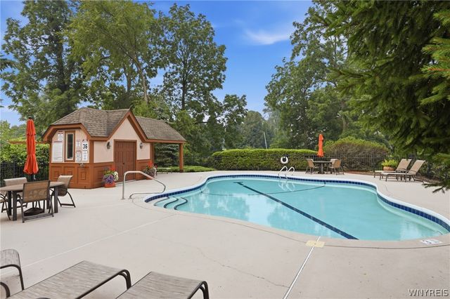 182 Castlebrooke Lane, Amherst, NY 14221