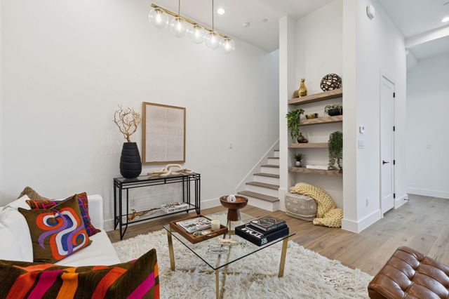 4208 Live Oak Street 201, Dallas, TX 75204