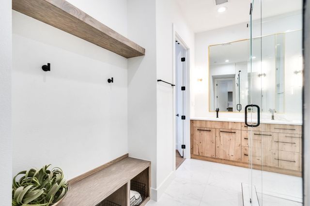4208 Live Oak Street 201, Dallas, TX 75204