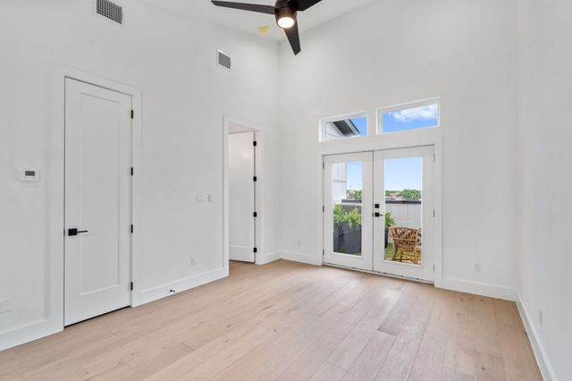 4208 Live Oak Street 201, Dallas, TX 75204