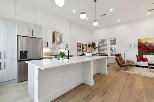 4208 Live Oak Street 201, Dallas, TX 75204