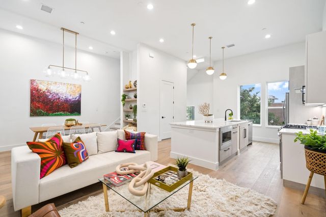 4208 Live Oak Street 201, Dallas, TX 75204