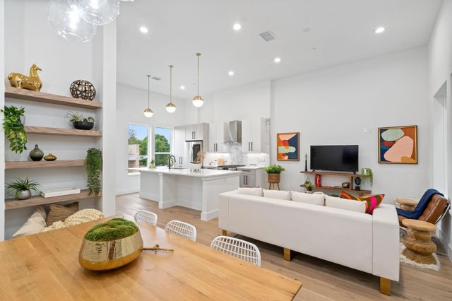 4208 Live Oak Street 201, Dallas, TX 75204