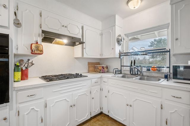 504 Marburger ST, Smithville, TX 78957