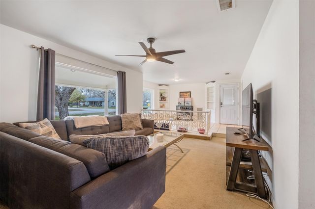 504 Marburger ST, Smithville, TX 78957