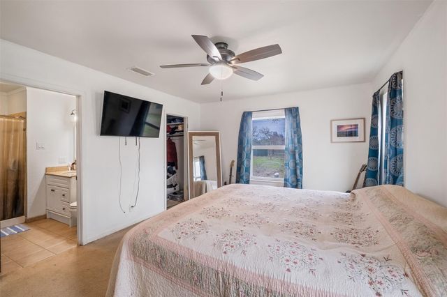 504 Marburger ST, Smithville, TX 78957