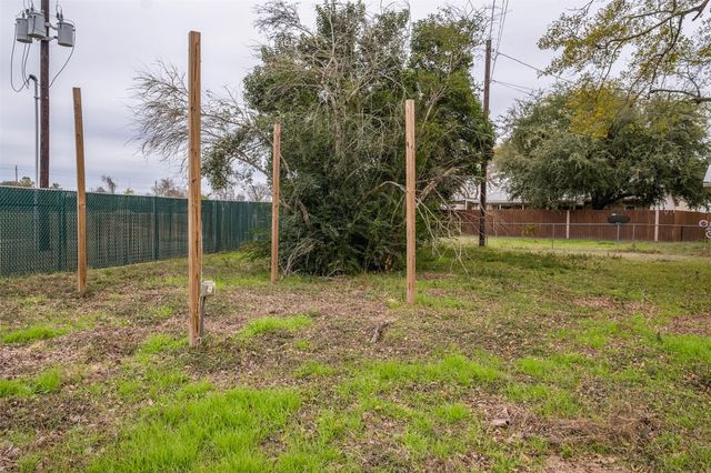 504 Marburger ST, Smithville, TX 78957