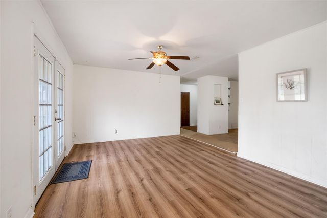 504 Marburger ST, Smithville, TX 78957