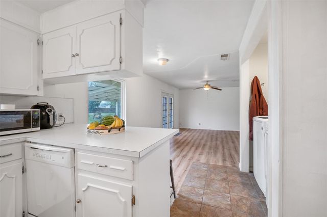 504 Marburger ST, Smithville, TX 78957