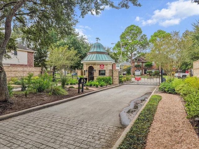 311 Lake Front Drive, League City, TX 77573