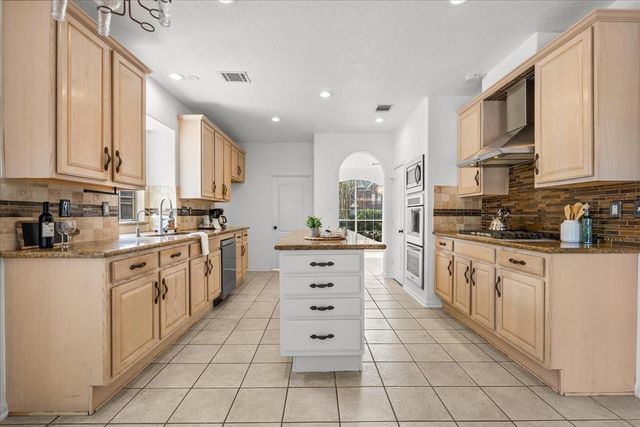 311 Lake Front Drive, League City, TX 77573