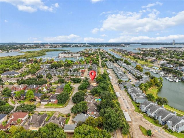 311 Lake Front Drive, League City, TX 77573